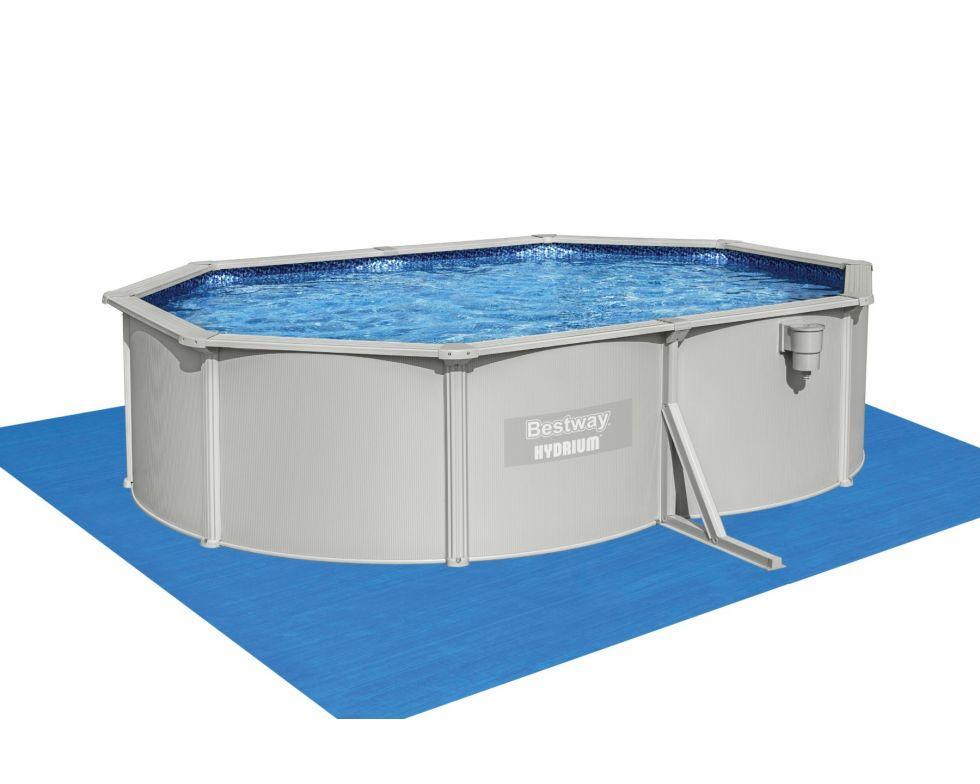 Piscina ovale Bestway Hydrium installata su tappetino base protettivo