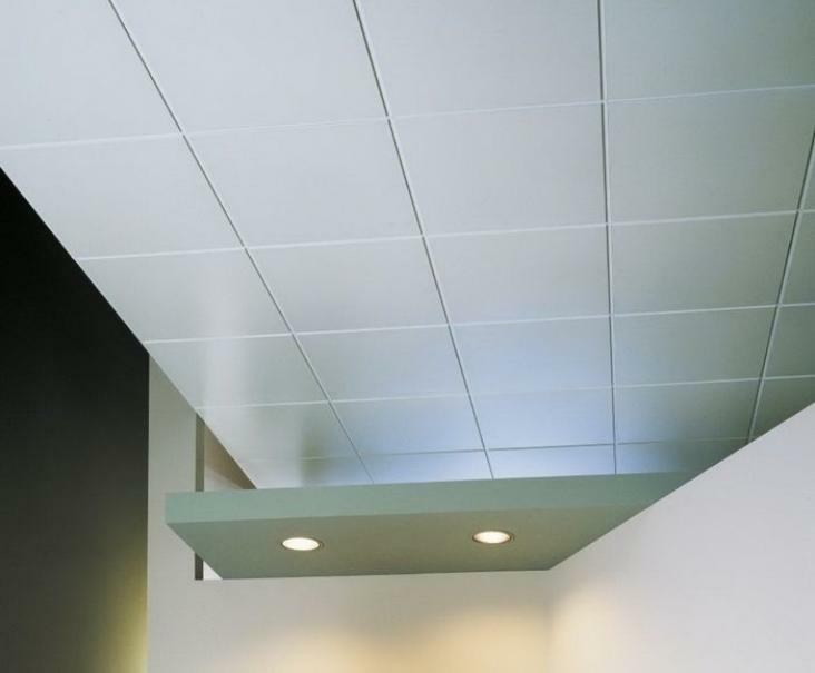 installazione di pannelli modulari lisci per controsoffitto 600x600 mm knauf in ambiente moderno