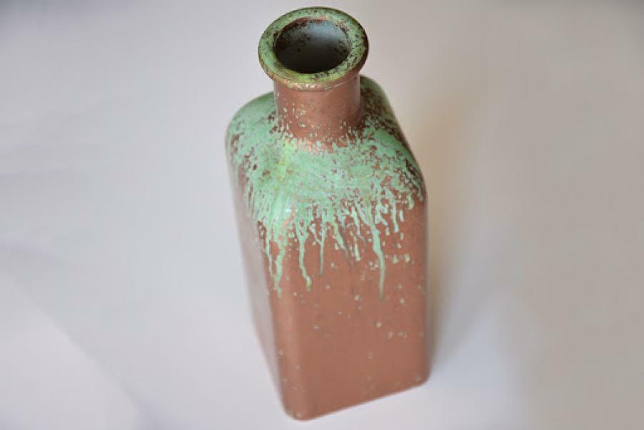 bottiglia decorativa trattata con effetto ossido verde rame per interni con Owatrol Copper Spirit